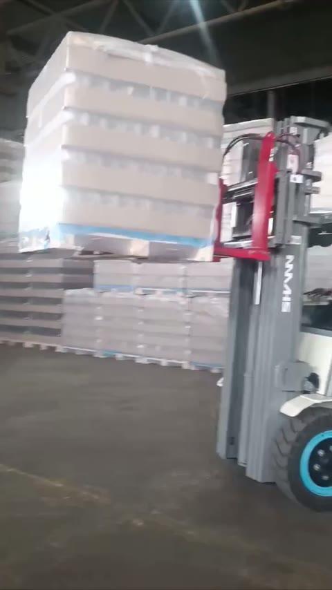 Кадр из видеоотзыва: склад мешковой продукции